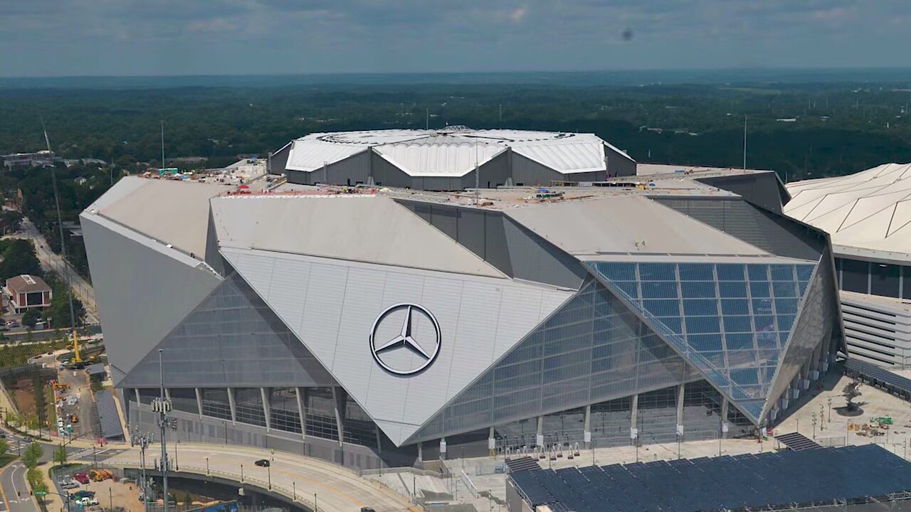 Mercedes-Benz Stadium at game day