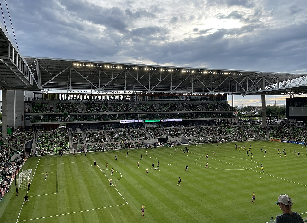 Q2 Stadium on matchday